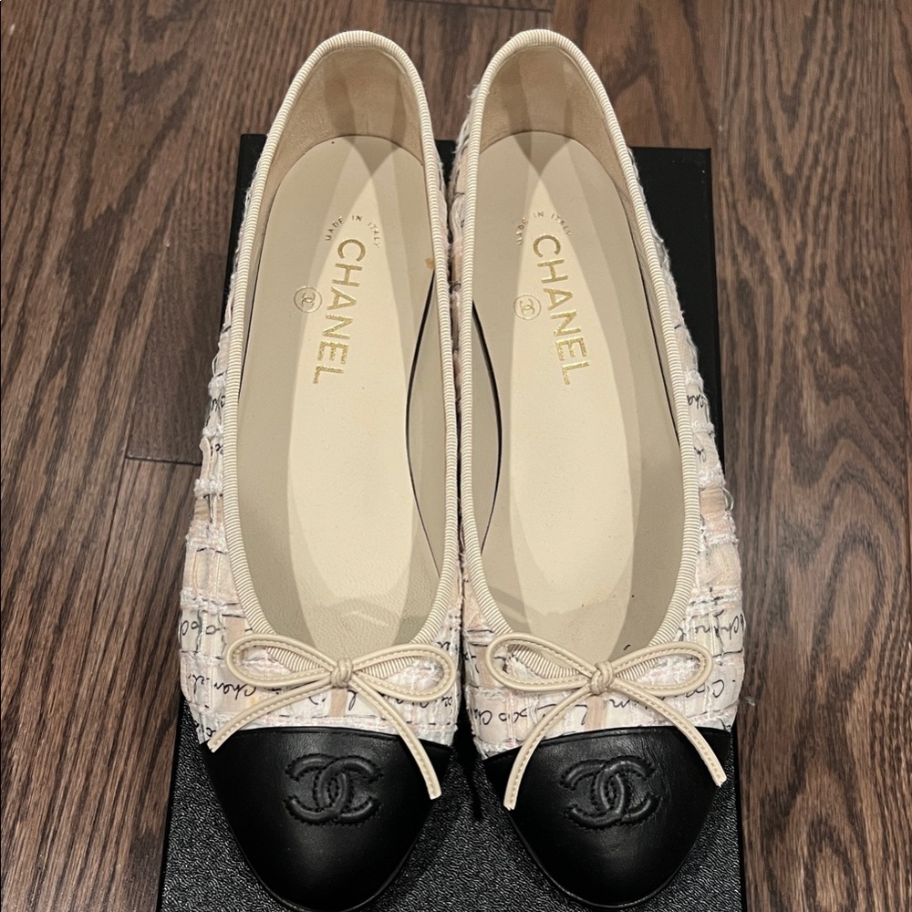 CHANEL Women's Cream and Black Loafers